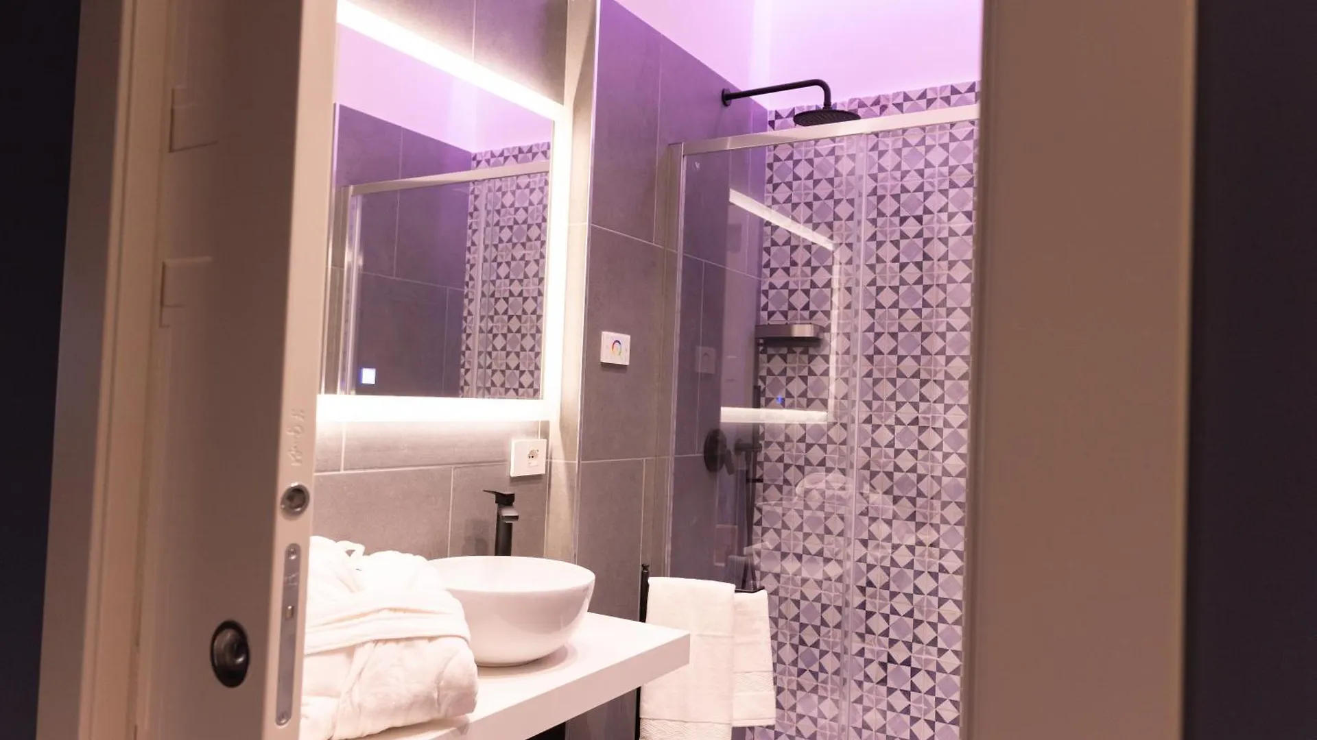 Quattro Canti Deluxe Palermo 0*,  Italia